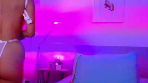 cutepetitee online show from November 20, 8:32 pm