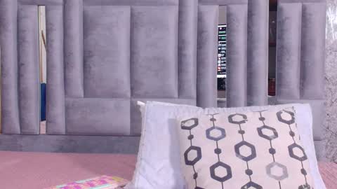 cutepetitee online show from October 25, 8:37 pm