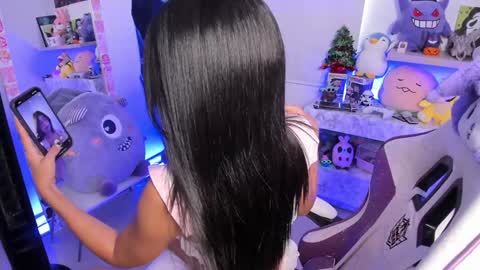  - independent model online show from January 5, 8:52 pm