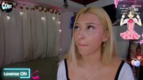 cuteweed420 online show from November 28, 5:43 am