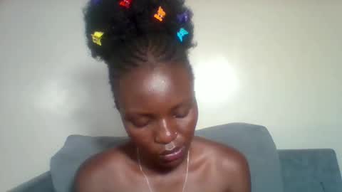 cutey_lunar online show from October 4, 5:39 pm