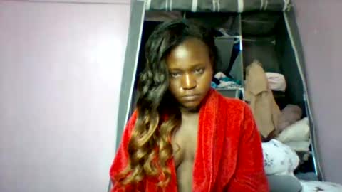 Snapshot of cutezola chatting on October 17, 4:05 am cutezola online show from October 17, 4:05 am