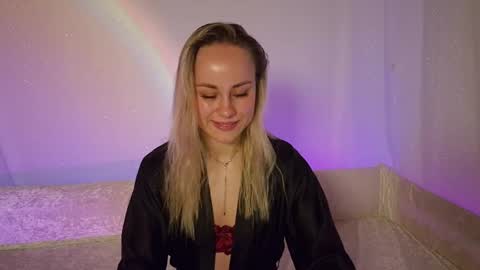 cutie_xoxo_ online show from April 8, 8:22 pm