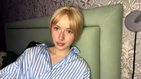 Vanessa online show from April 19, 6:10 pm