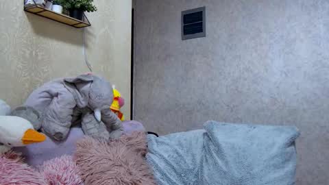 cuttiebunny online show from February 19, 12:43 am