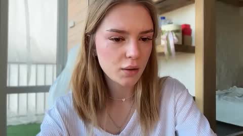 Im Emi streaming with my friend Reyna today online show from April 25, 2:14 pm