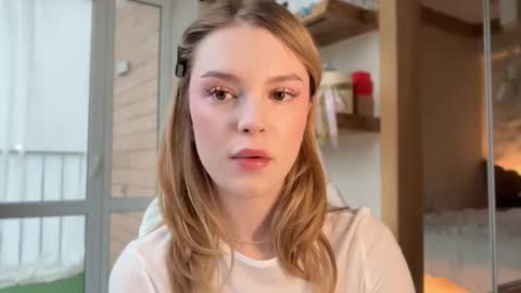 Im Emi streaming with my friend Reyna today online show from April 29, 3:47 pm