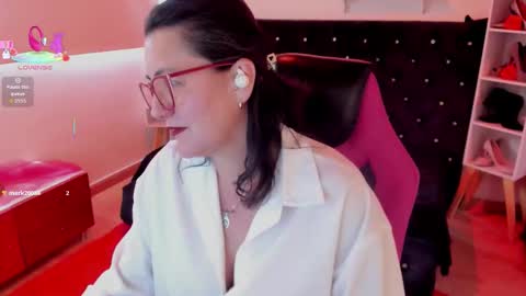 Mia  online show from September 26, 3:20 pm