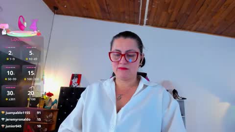 Mia  online show from November 23, 2:30 pm