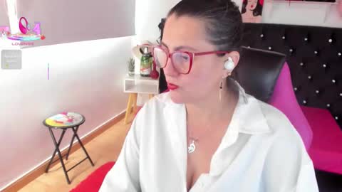 Mia  online show from September 9, 1:33 pm