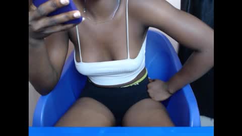 Snapshot of daddy_naughtygirl chatting on October 25, 8:44 am daddy_naughtygirl online show from October 25, 8:44 am