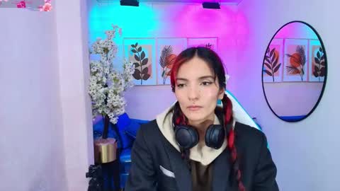 dafne huges online show from December 5, 8:32 pm