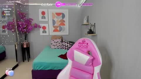 Snapshot of dafne_huges chatting on December 19, 12:34 pm dafne huges online show from December 19, 12:34 pm