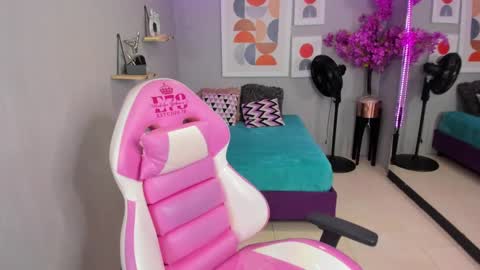 Snapshot of dafne_huges chatting on January 31, 8:12 pm dafne huges online show from January 31, 8:12 pm