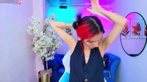 dafne huges online show from November 22, 7:38 pm