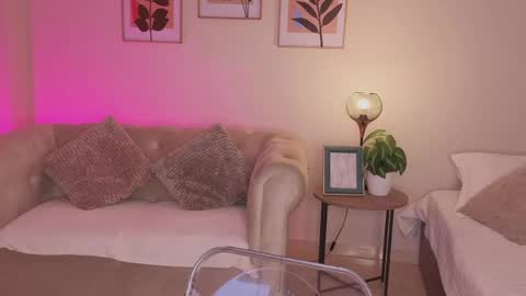 Dahiann Walcott online show from March 24, 8:14 pm