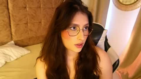 Lauren            online show from April 21, 1:40 pm