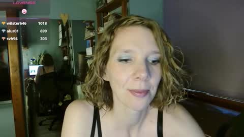 daisy_lovely online show from November 5, 4:29 am