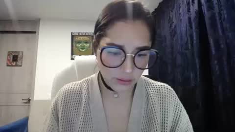 IG  dakotasofiaa online show from March 1, 2:48 am