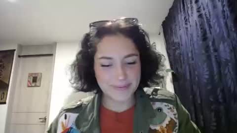 IG  dakotasofiaa online show from December 29, 4:05 am