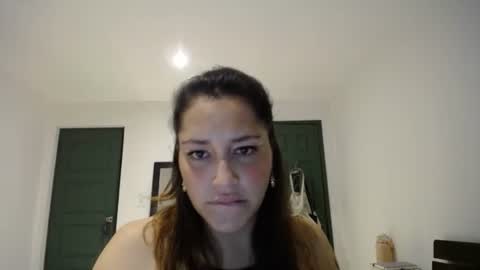 IG  dakotasofiaa online show from March 28, 2:11 am