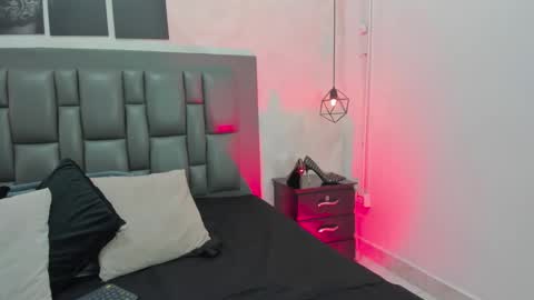 Dakota  online show from March 4, 1:28 pm