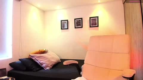 Almendra online show from January 9, 2:18 pm