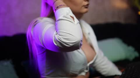  Dalia  online show from April 5, 8:19 pm