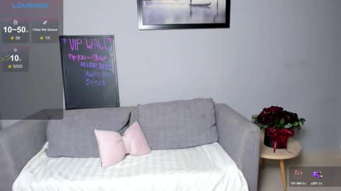 A online show from October 7, 12:09 pm