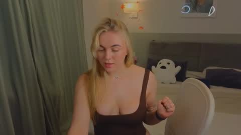 Dana online show from November 12, 6:50 pm