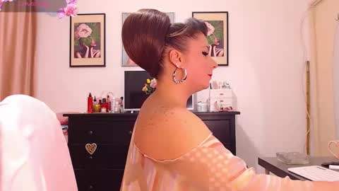 dana online show from November 5, 7:30 pm