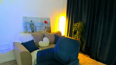 Camilla online show from April 8, 8:00 pm