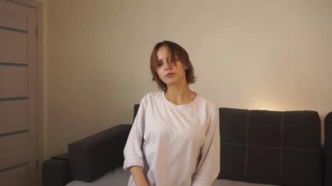 Elvi online show from November 8, 5:51 pm