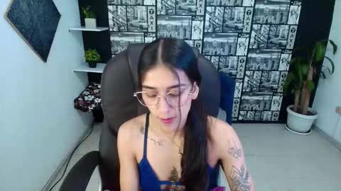 danielamonroe online show from November 22, 9:39 pm