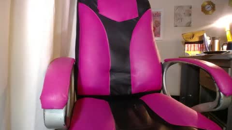 Angie online show from April 16, 10:34 pm