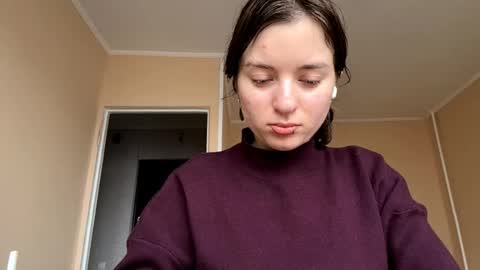 Mia online show from November 10, 7:47 am