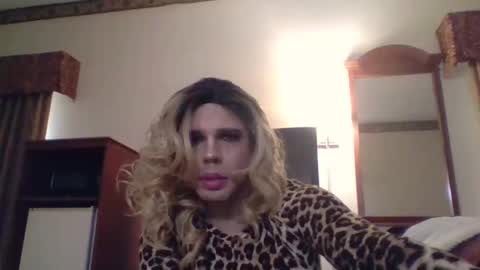 EMMANUEL KARELLAS online show from November 15, 3:46 pm