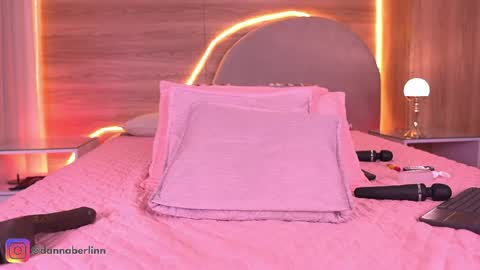 Danna Berlin  online show from April 17, 9:50 pm