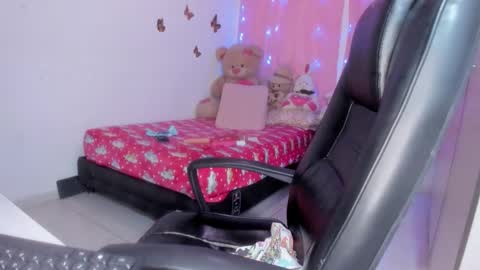 Danna Sofia jeins online show from January 8, 1:26 pm