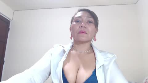 dannamomcerratt online show from April 18, 7:58 pm