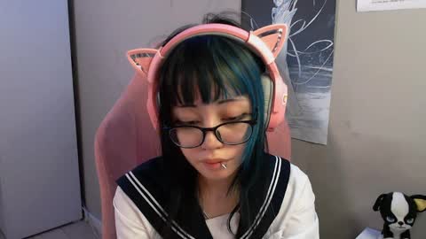 danyelleeyermann online show from April 15, 1:11 pm