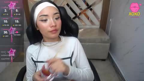 daphne_nicole_b online show from March 14, 8:32 pm