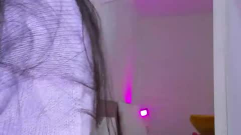 daphnevalucci online show from June 2, 4:35 am