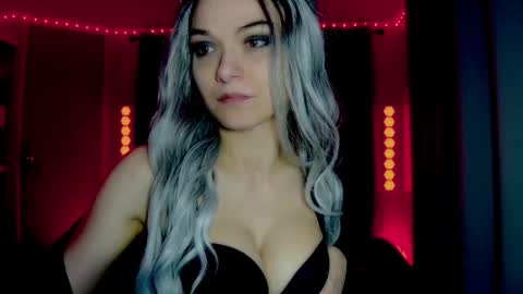 roseredgoddess online show from April 18, 2:47 am