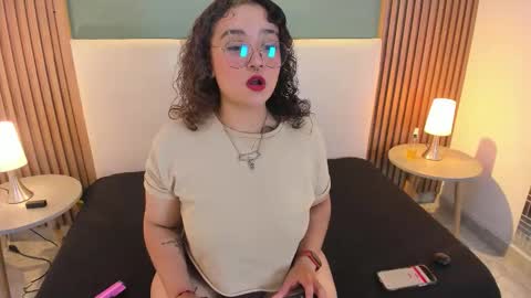 Snapshot of davis_emma chatting on September 8, 9:14 pm Emma online show from September 8, 9:14 pm