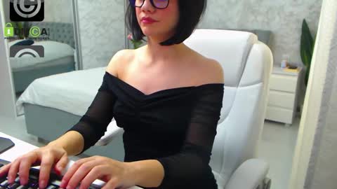 Elly online show from November 1, 12:09 pm