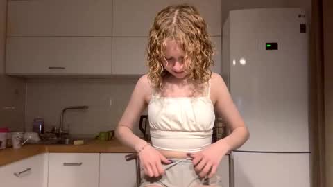 Hello My name is Sarah im new model here and little but shy. online show from December 22, 4:43 pm