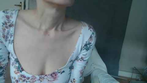 Snapshot of deessedivine chatting on October 21, 2:43 pm KamiDevi online show from October 21, 2:43 pm