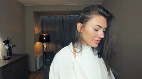 Laura online show from April 6, 7:53 am