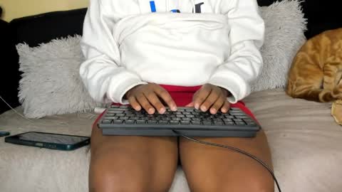 deli_la online show from April 6, 4:46 am